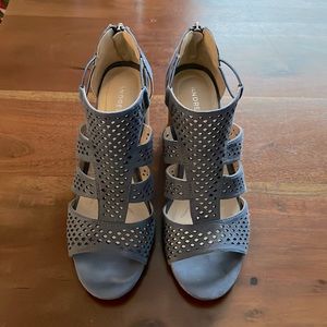 Like new! Andrew Geller 8.5 Estee Suede Heels 3” Soft blue